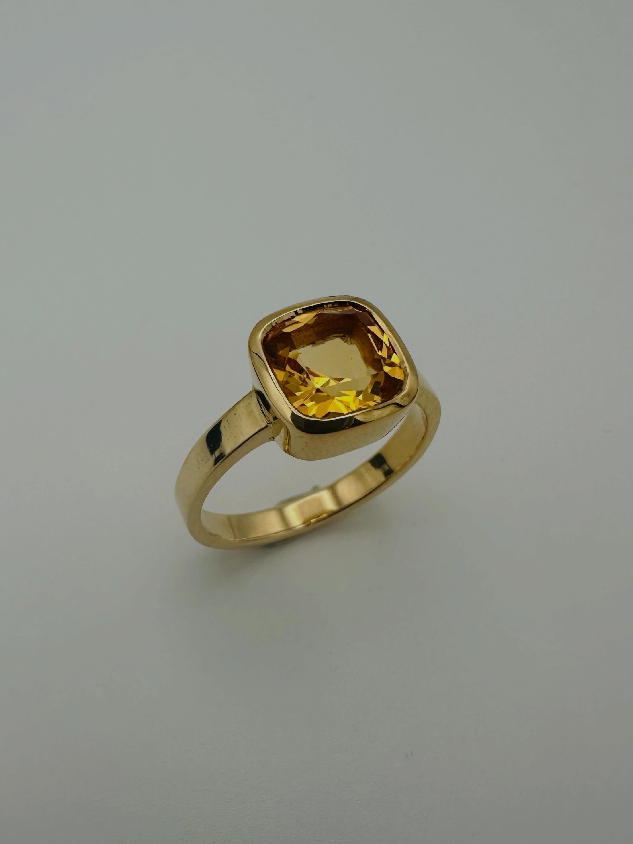Bague en or ornée d’une citrine